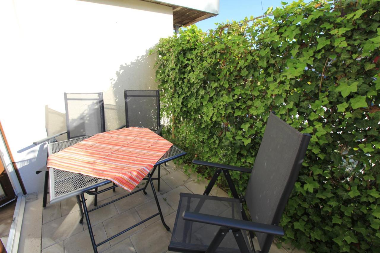 Schwarzwaelder Tierplaetzchen - Terrasse Und Parkplatz Appartement Höchenschwand
